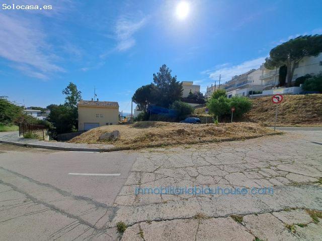 ¡Oportunidad única en Les Tonyines! Terreno en venta con vistas al mar y a pocos
