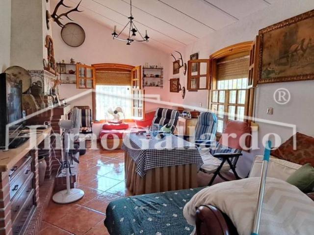 Oportunidad única en Los Montes de Málaga – Casa con gran parcela