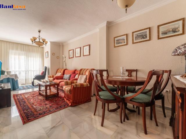 ¡Oportunidad única en Málaga! Piso en Alameda de Capuchinos