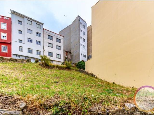 ? Oportunidad única en Malpica: 3 solares urbanos a 200 metros de la Playa de Canido