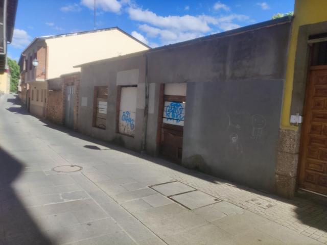 Oportunidad Única en Ponferrada: Inmueble Singular a Precio Competitivo