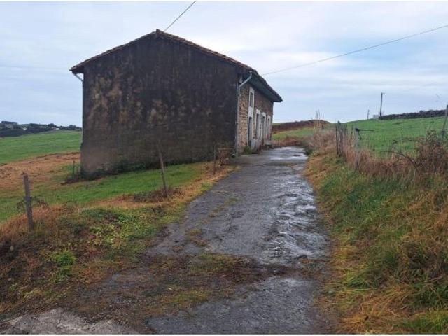 Oportunidad Única en Polanco: Casa de Piedra con Gran Parcela y Potencial Infinito