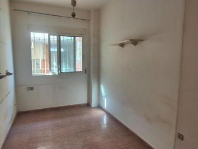 Oportunidad Única en Puente Tocinos: Amplia Vivienda a Reformar por Solo €€