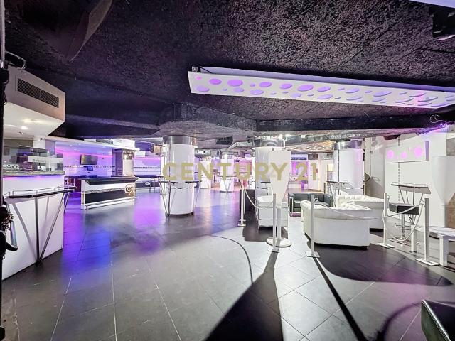 ¡OPORTUNIDAD ÚNICA EN PUERTO MARINA BENALMÁDENA! SE VENDE / TRASPASA / ALQUILA LOCAL COMERCIAL CON LICENCIA DE DISCOTECA VIGENTE