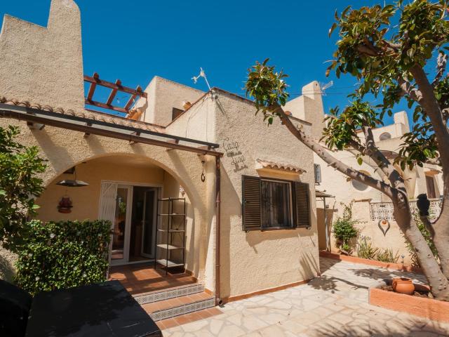 Oportunidad única: Encantador bungalow renovado en La Vallesa, Calpe