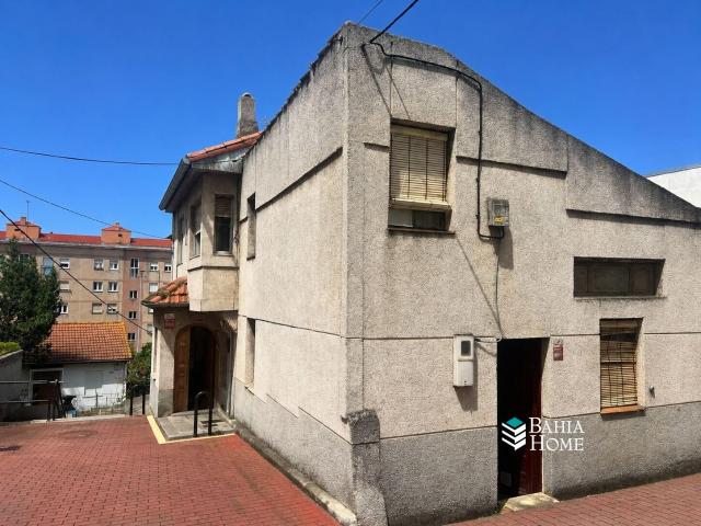 OPORTUNIDAD ÚNICA!Espacio, comodidad y un sinfín de posibilidades en una magnífica vivienda unifamiliar a reformar y distribuir como tú quieras, en el corazón del Paseo de Altamira!