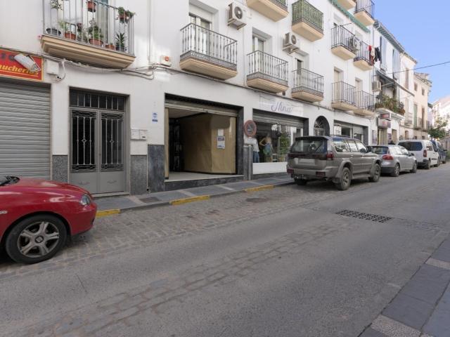 ¡Oportunidad Única! Espacio Comercial en el Corazón de Montefrío ️