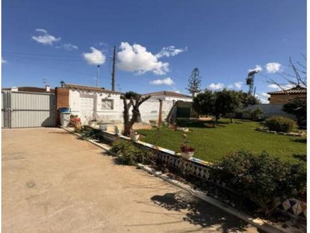 Oportunidad Única: Finca Rústica en Chiclana de la Frontera con Casa Independiente