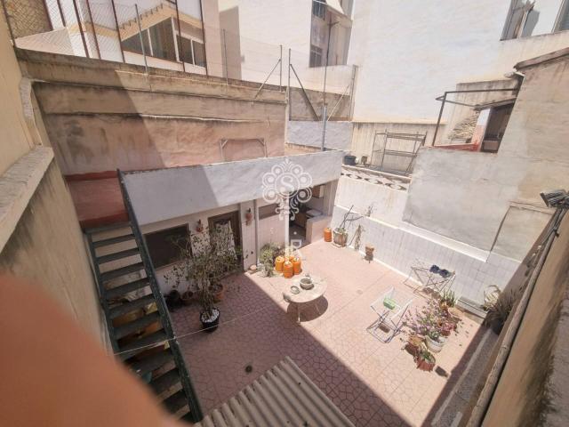 ¡Oportunidad Única! Gran Casa de 220m² con Patio y Doble Referencia Catastral en San Juan Pueblo