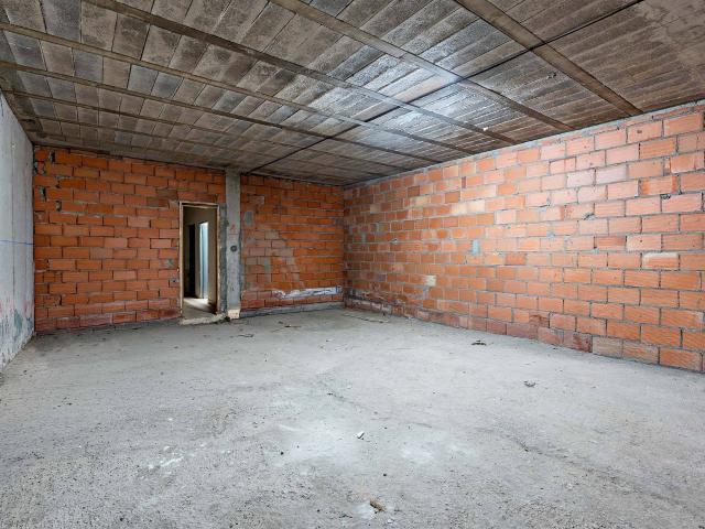 ¡Oportunidad Única! Local Comercial ¡MONTA TU NEGOCIO YA! 71 m2 + 64 m2 de sótano en El Parador por sólo 79.000€