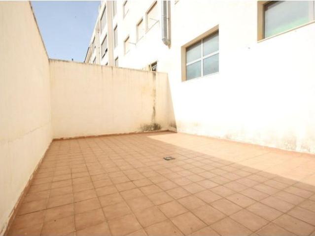 Oportunidad Única: Local Comercial en Alquiler en La Canal, Petrer por solo €600