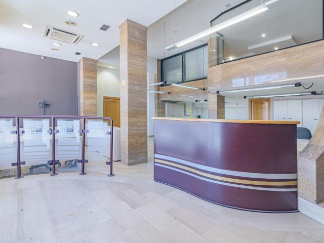 OPORTUNIDAD ÚNICA! LOCAL COMERCIAL EN AVENIDA ANDALUCIA
