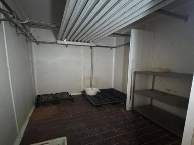 Oportunidad Única: Local Comercial en Badajoz por solo €53,000