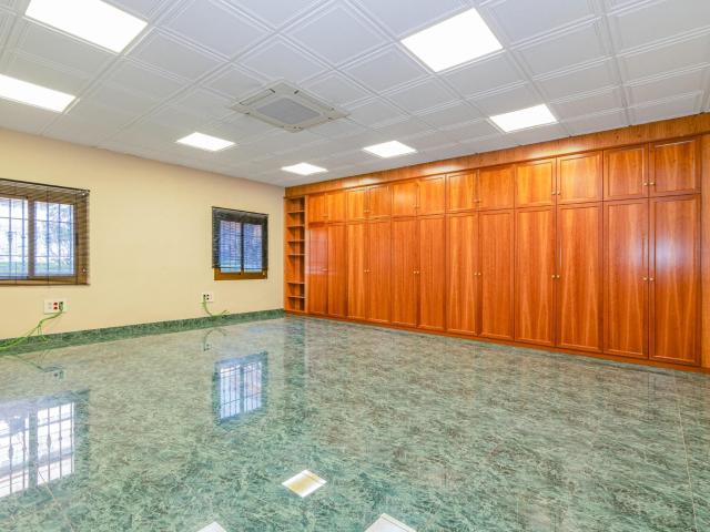 ¡Oportunidad única! Local Comercial en Granada – Zona Parque del Genil
