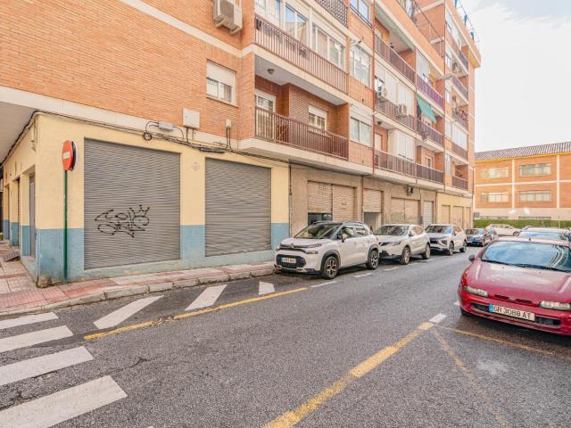 ¡Oportunidad Única Local en Venta en zona Hipercor, Granada 109m !