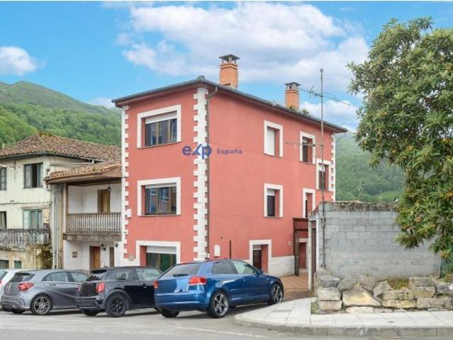¡Oportunidad Única! Magnífica Casa de 3 Plantas en Olloniego, a 5 Minutos de Oviedo