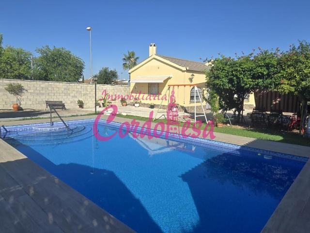 Oportunidad Única: Parcela de 1260 m2 con Dos Casas y Piscina en Venta