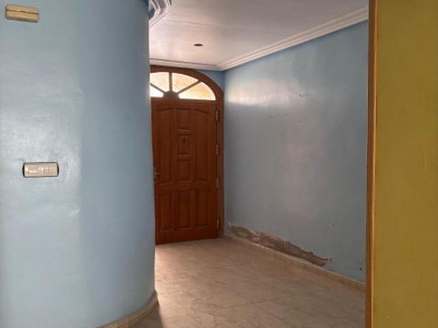 Oportunidad única: piso en planta baja con patio y cochera privada