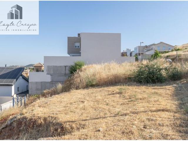¡OPORTUNIDAD ÚNICA! Solar urbano con proyecto de diseño visado de regalo en Huétor Vega