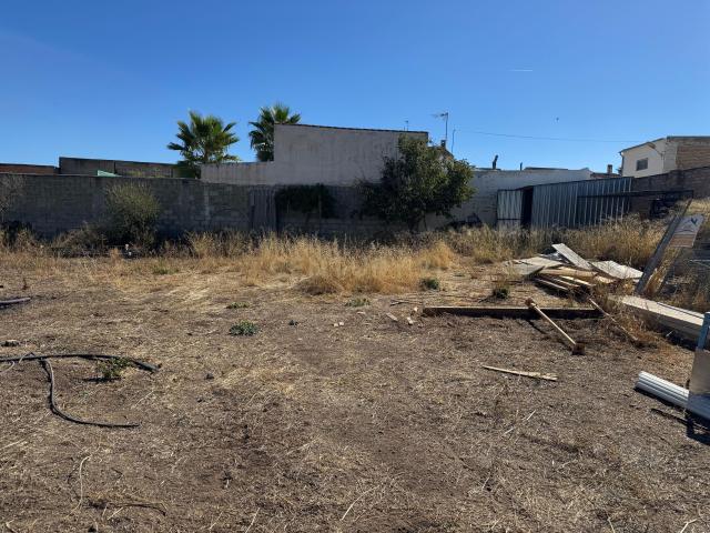 ¡Oportunidad única! Solar urbano de 910 m² con agua corriente