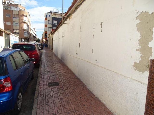 ¡Oportunidad Única! Solar Céntrico en Torrevieja para Construir 5 Plantas a Solo 2.000 €/m²