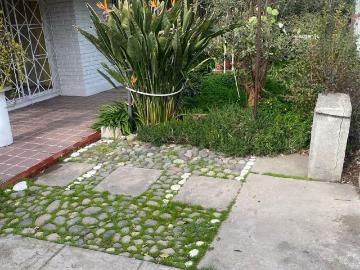 OPORTUNIDAD, VENDO AMPLIA CASA CON GRAN TERRENO EM MACUL METRO PEDREROS