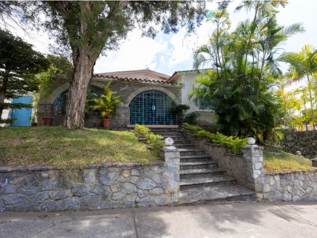 Oportunidad. Vendo casa 633m2 Altamira 0727