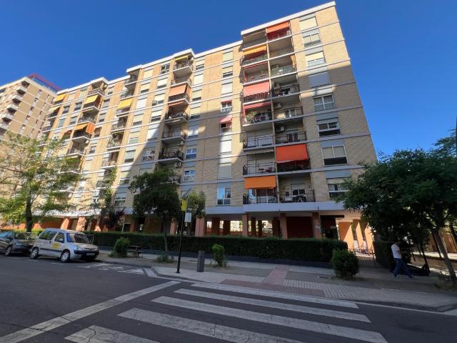¡OPORTUNIDAD VIVIENDA PARA ALQUILAR EN UNA DE LAS MEJORES ZONAS DE ZARAGOZA!