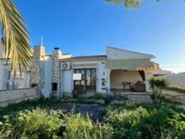 Oportunidad a Reformar en Aguas Nuevas casi 600m2 de parcela