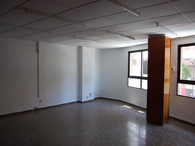 Oportunidad Amplio local en zona Isabel la Católica