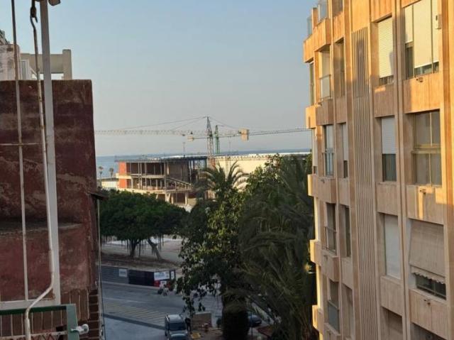 OPORTUNIDAD APARTAMENTO DE 3 DORMITORIOS A 100M DEL PUERTO Y DE LA PLAYA