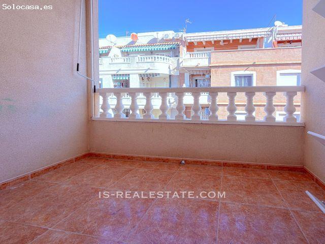 Oportunidad! Apartamento en planta 4 con amplia terraza y piscina comunitaria 600 mts playa