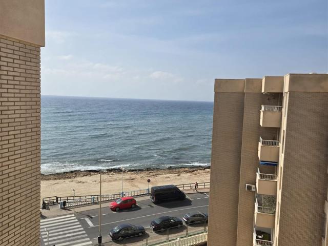 Oportunidad! Apartamento en primera linea de playa exterior. 90m² Torrevieja