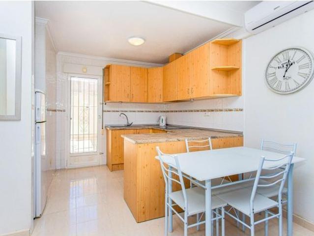 OPORTUNIDAD ! BUNGALOW EN PLANTA BAJA EN VILLAMARTIN: 2 HAB, 1 BAÑO, 2 TERRAZAS, GARAJE Y TRASTER