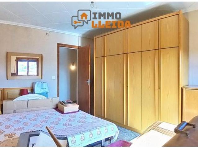 OPORTUNIDAD Casa con mucho terreno y varios garajes