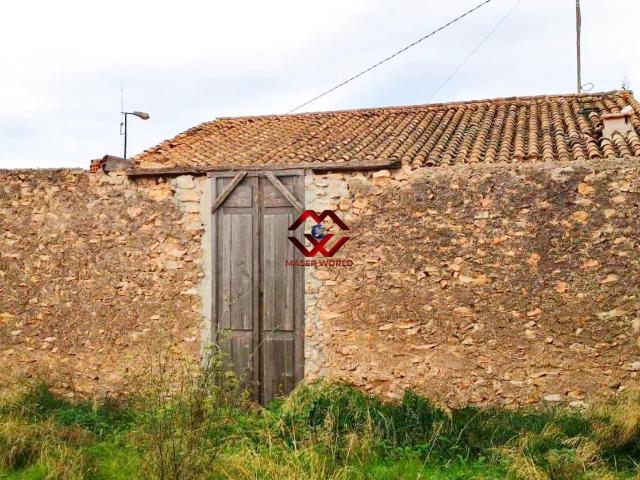 OPORTUNIDAD ! CASA DE CAMPO CON TERRENO PARA REFORMAR