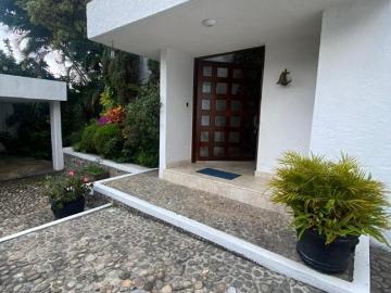 OPORTUNIDAD! CASA DENTRO DE FRACCIONAMIENTO CON SEGURIDAD
