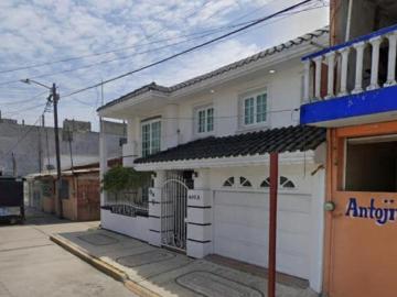 ¡OPORTUNIDAD! Casa en Col. Cazones, Poza Rica: La Zona más Exclusiva, Segura y de Mayor Tradición