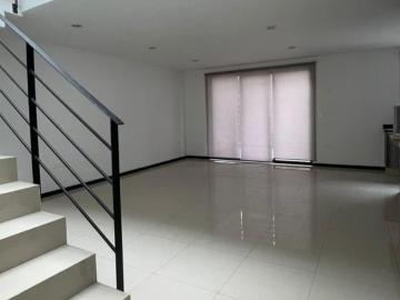 Oportunidad casa en VENTA fracc lateral de la recta c/casa club