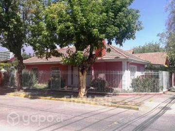 Oportunidad Casa Esquina Y Aislada En Ñuñoa | 3 Dormitorios por 8400.00 en Ñuñoa