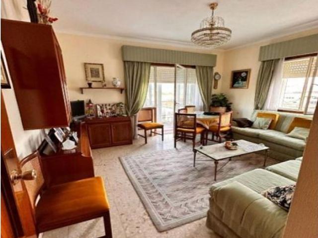 OPORTUNIDAD! CASA INDEPENDIENTE DE TRES PLANTAS EN VENTA EN EL VEINTIUNO