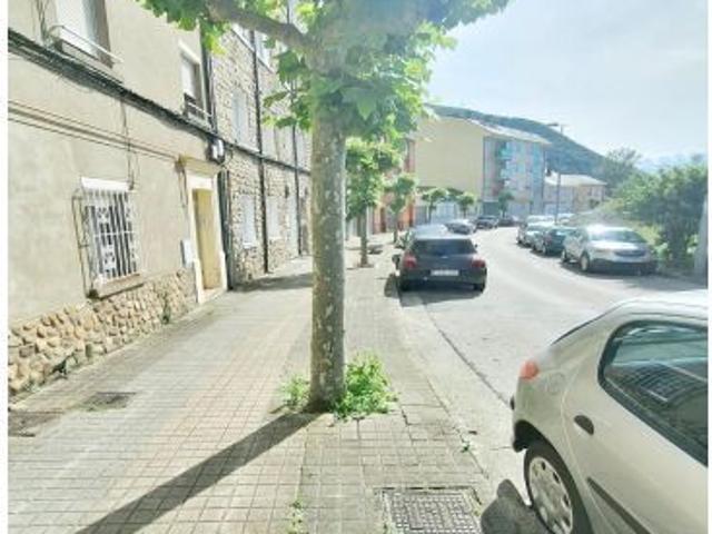 ? OPORTUNIDAD! COCHERA CERRADA EN AVENIDA DEL FERROCARRIL – PONFERRADA