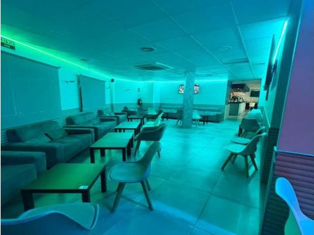 Oportunidad de Traspaso: Bar de Copas en Coslada con Clientela Estable