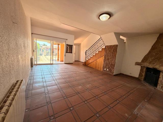 Oportunidad de Adosado en Santas Martas Ideal para Primera Vivienda o Inversión