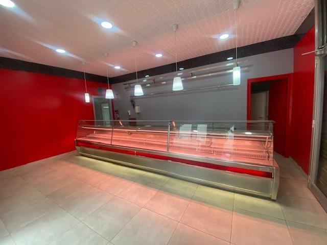 Oportunidad de Alquiler: Local de Carnicería Equipado en Lleida
