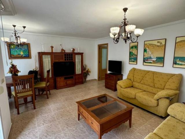 OPORTUNIDAD DE APARTAMENTO DE 3 DORMITORIOS EN EL CENTRO DE TORREVIEJA