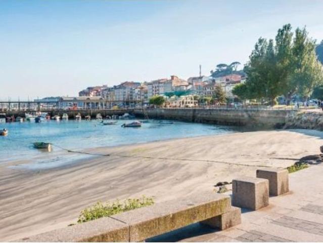 Oportunidad de Inversión en Cangas: Casa para Reformar en Darbo