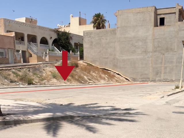 Oportunidad de Inversión en Carboneras: Terreno Urbano en Playa Las Marinicas