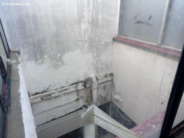 Oportunidad de Inversión en Algeciras: Piso a Reformar con Terraza ?