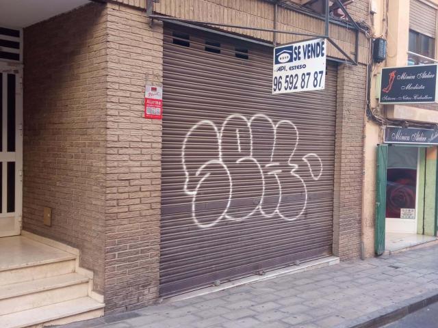 Oportunidad de Inversión en Alicante: 125m² para Recuperar
